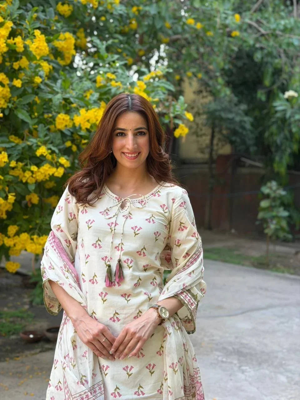 Ivory Maslin Floral Print Kurta Pant Set with Fox Georgette Dupatta | Chicorawear