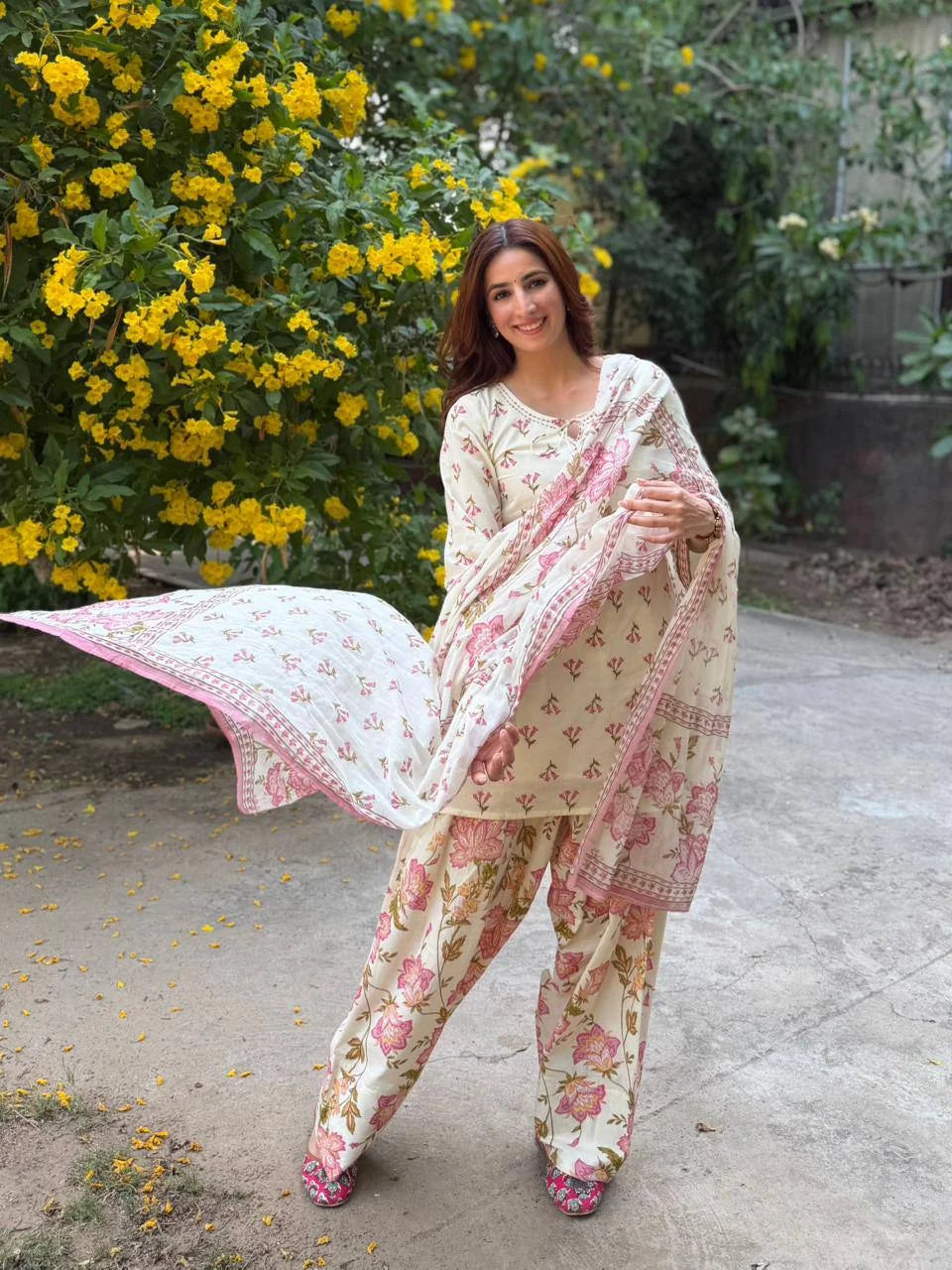 Ivory Maslin Floral Print Kurta Pant Set with Fox Georgette Dupatta | Chicorawear