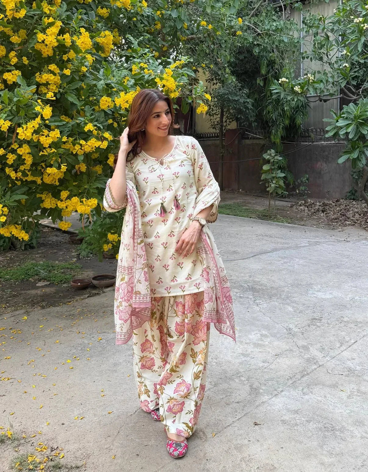 Ivory Maslin Floral Print Kurta Pant Set with Fox Georgette Dupatta | Chicorawear